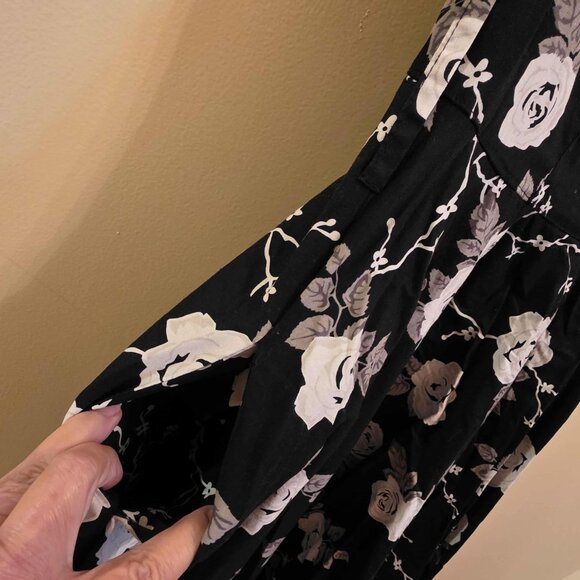 Hell Bunny Vixen Black Floral Dress with Pockets M - Picture 4 of 6